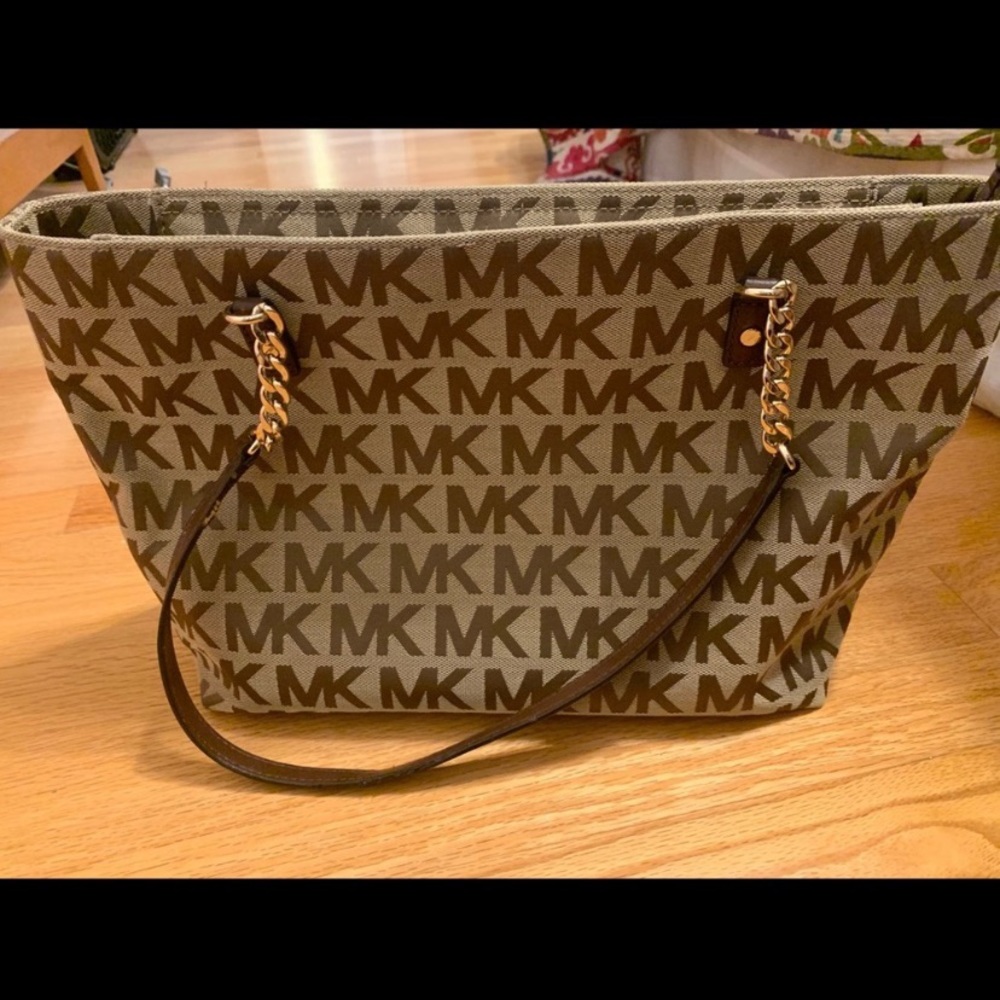 Michael Kors tote.